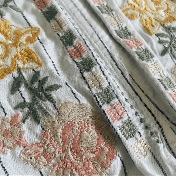 Floral V Neck Tee Baseball Stripe + Front Tie - Picture 5 of 5